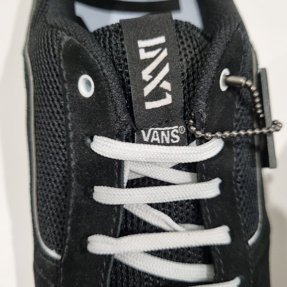 VANS Black and White Sneakers, NWT, Size 9.5 - Picture 6 of 11